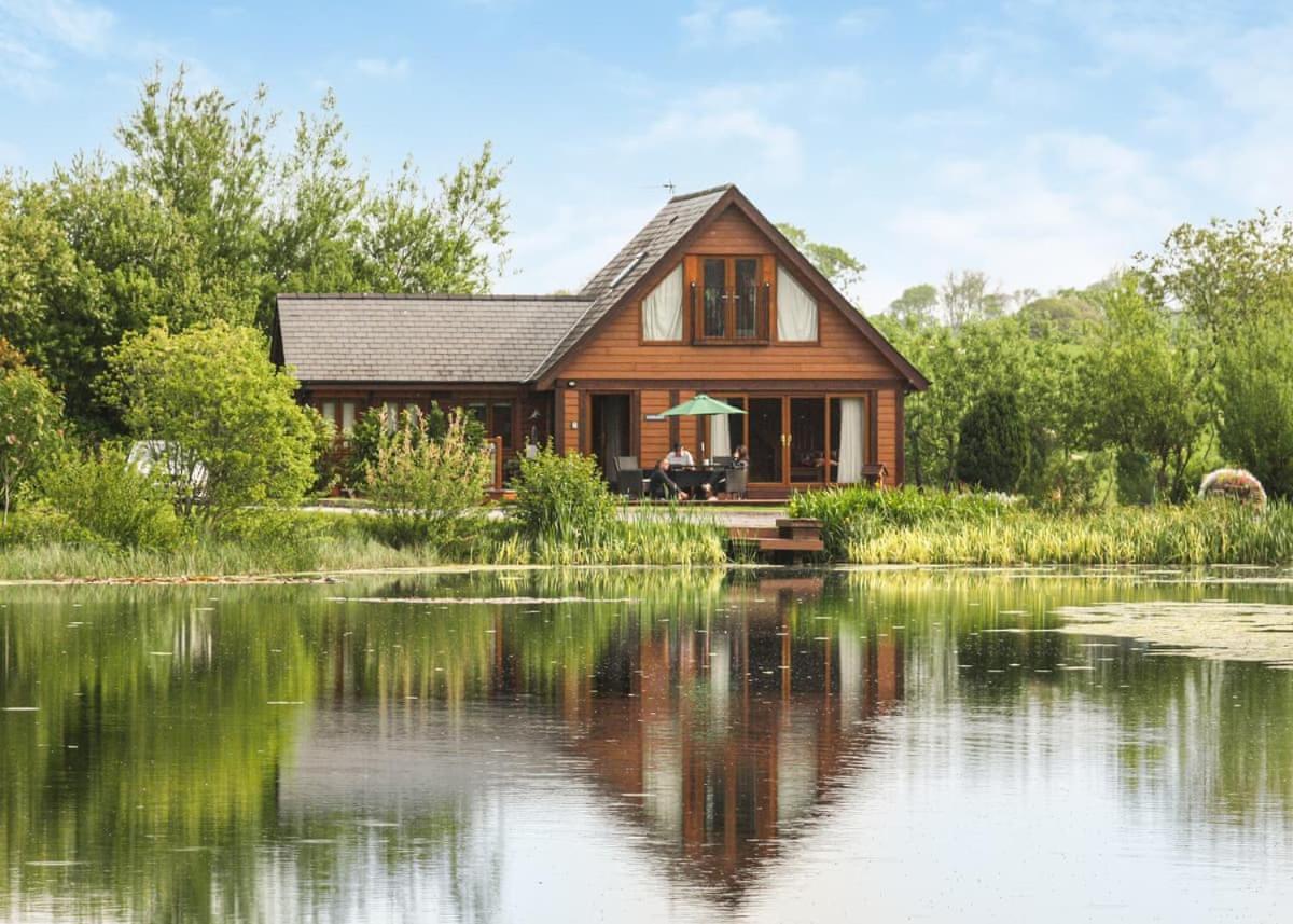 Anglesey Lakeside Lodges Menai Bridge Dış mekan fotoğraf
