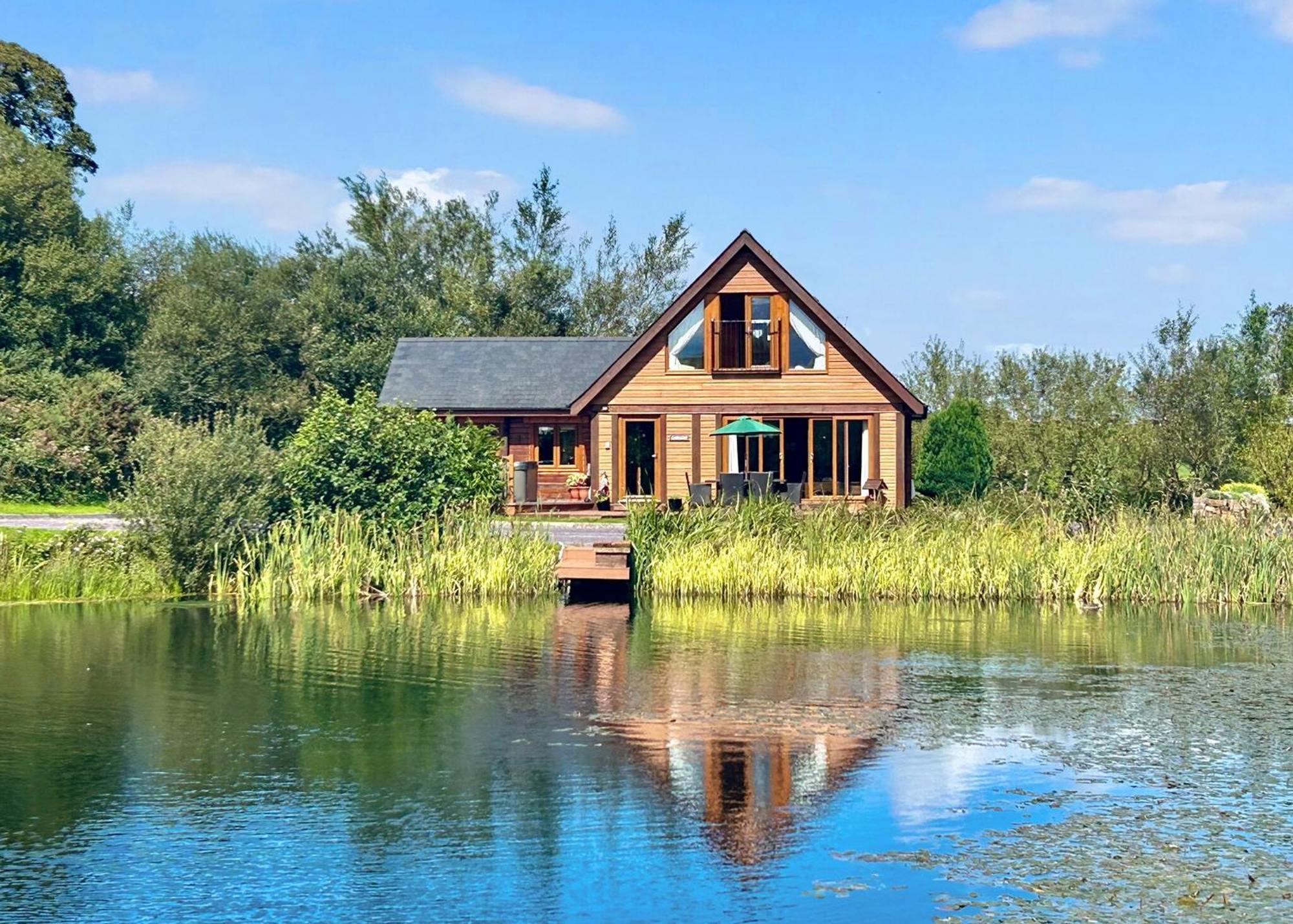 Anglesey Lakeside Lodges Menai Bridge Dış mekan fotoğraf