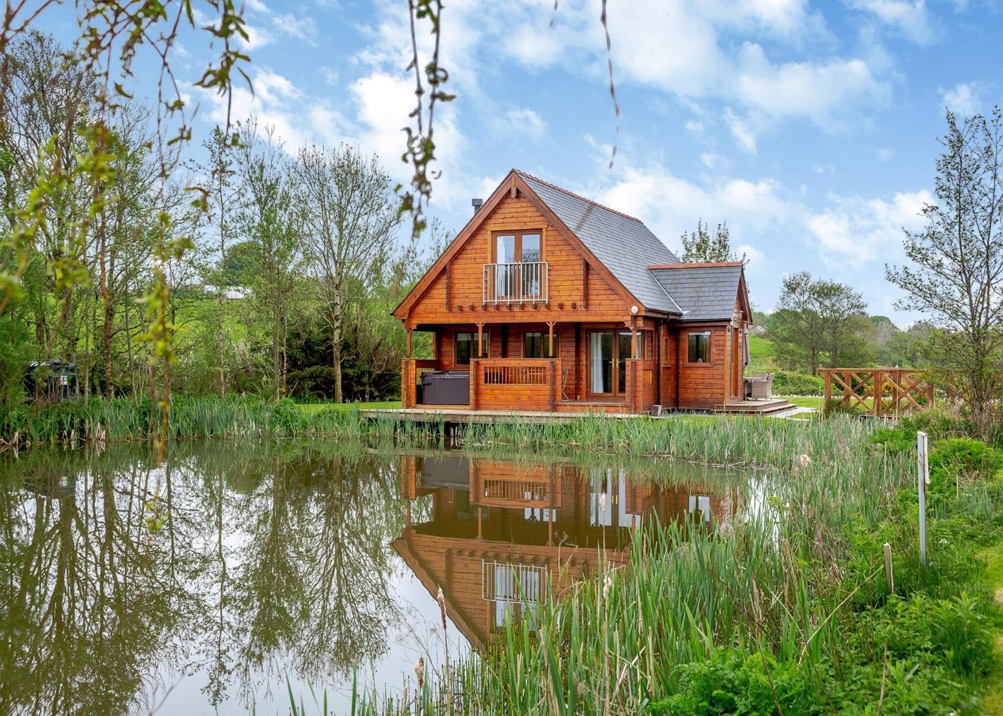 Anglesey Lakeside Lodges Menai Bridge Dış mekan fotoğraf