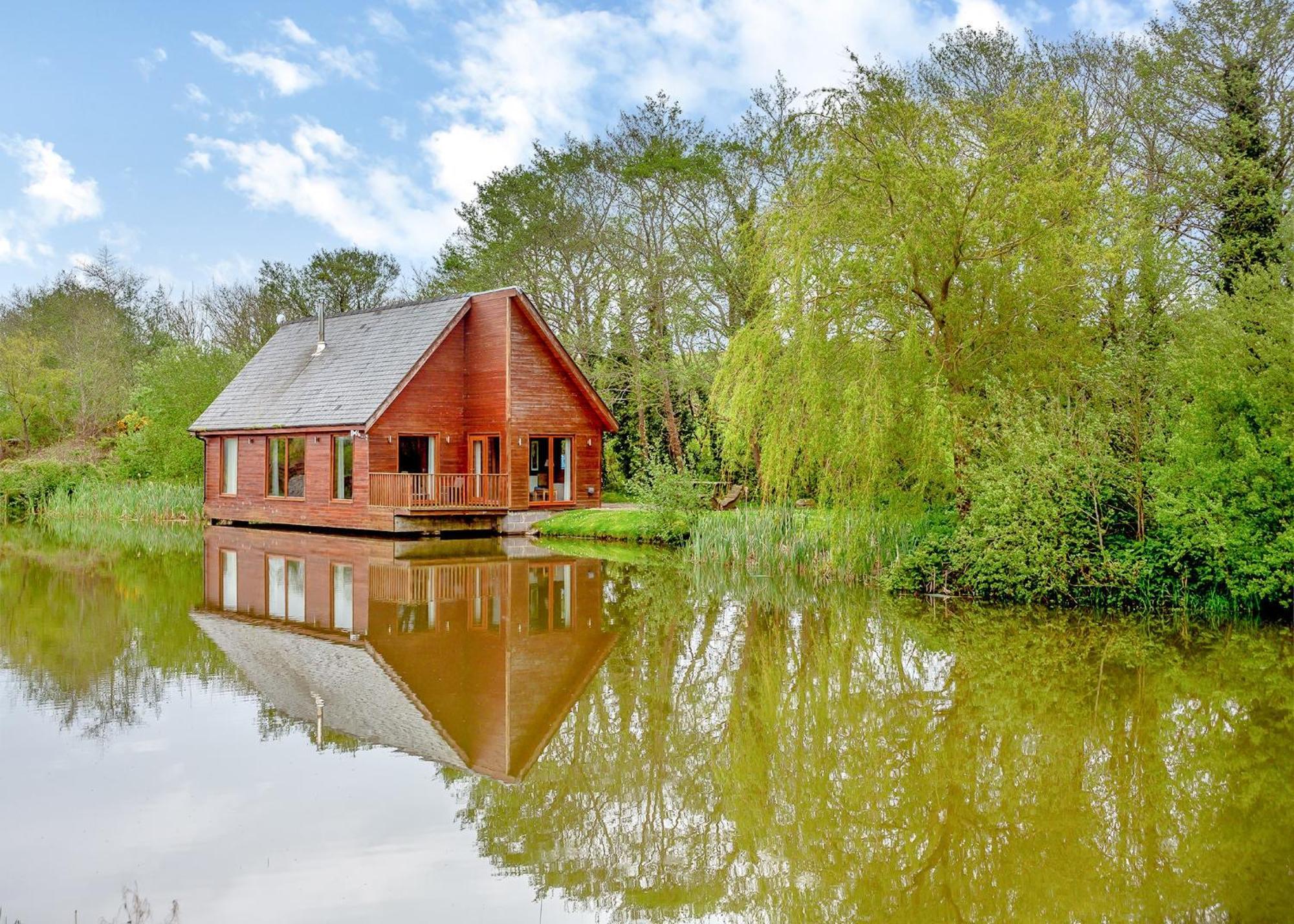 Anglesey Lakeside Lodges Menai Bridge Dış mekan fotoğraf