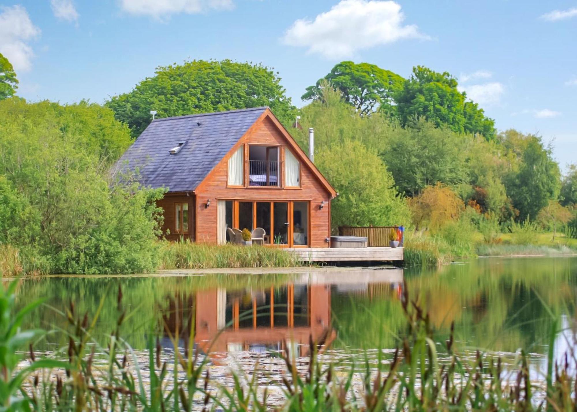 Anglesey Lakeside Lodges Menai Bridge Dış mekan fotoğraf