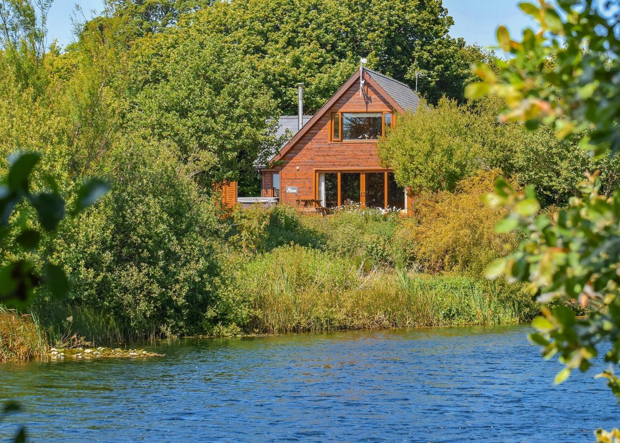 Anglesey Lakeside Lodges Menai Bridge Dış mekan fotoğraf